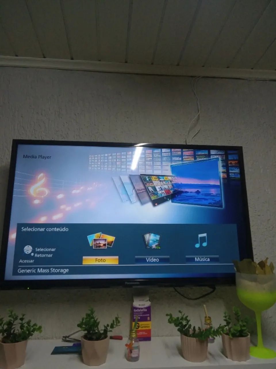 Vendo ou troco  por vídeo game tv 32 polegadas com suporte 