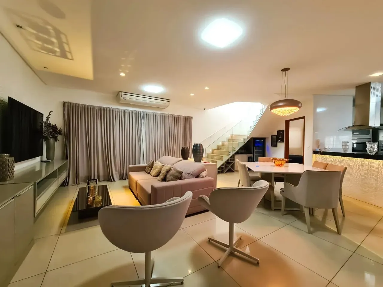 Oportunidade| Casa no Bairro São Cristovão Com 266m² | 3 Suítes| 4 Vagas De Garagem TR1444