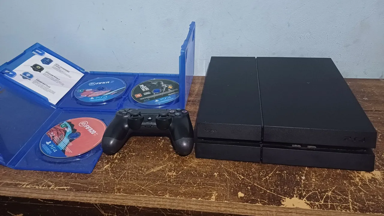 Playstation 4 fat usado com 4 jogos 
