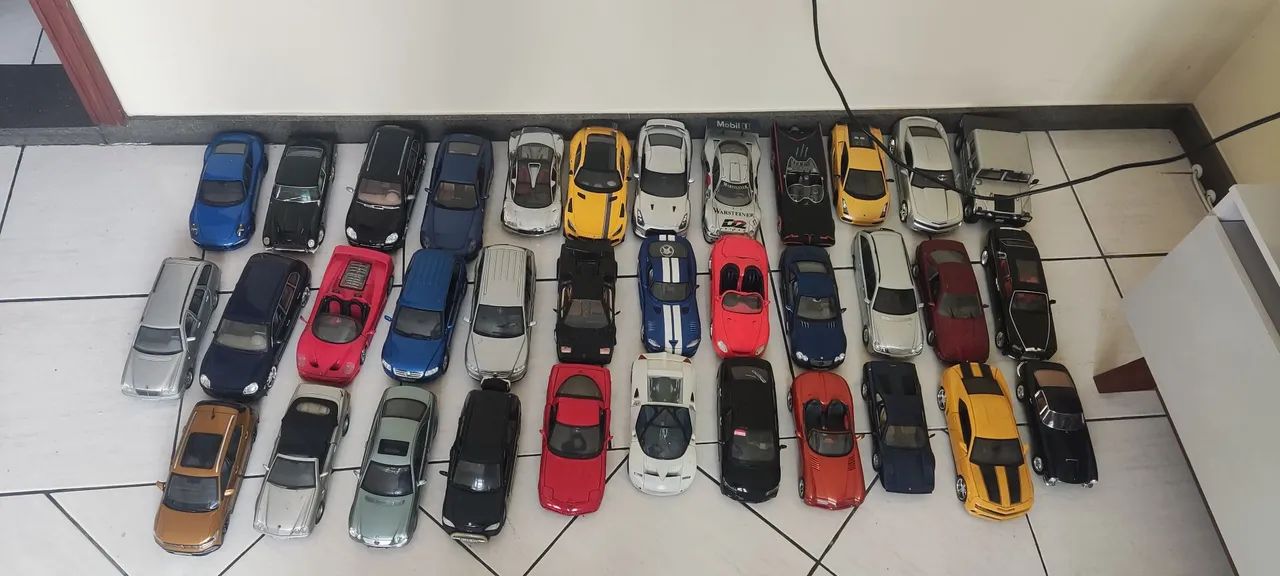 Coleção de Carrinhos miniaturas 33 carros em Escala 1:18 - Foto 2