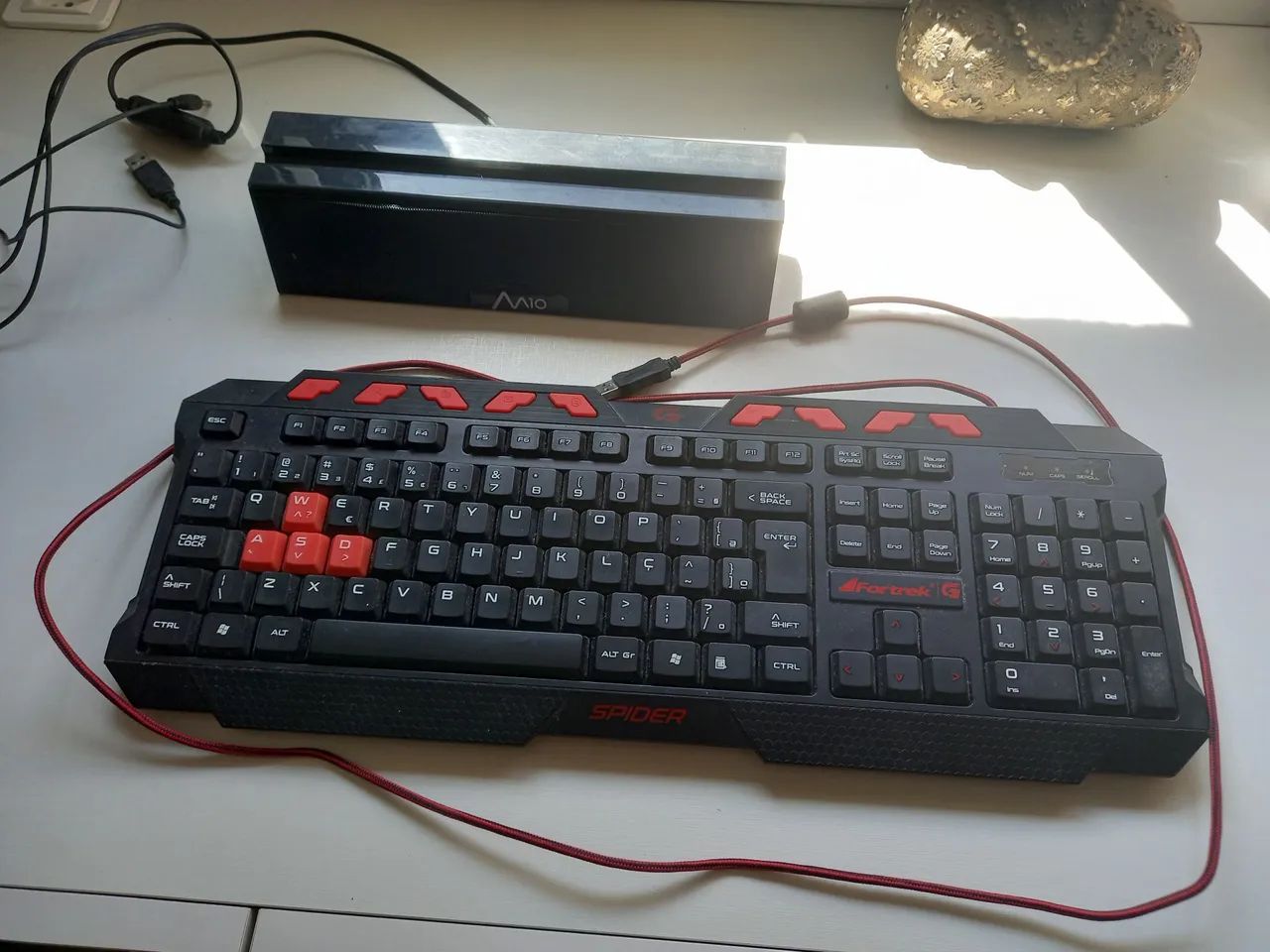 Vendo Teclado novo , mais caixa de som ,mouse .