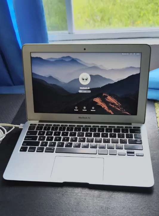 Apple MacBook Air (11-inch, Early 2014) 1.6 GHz Dual-Core i5