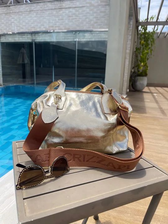 Bolsa de Couro Dourada Crizzapi - Foto 2