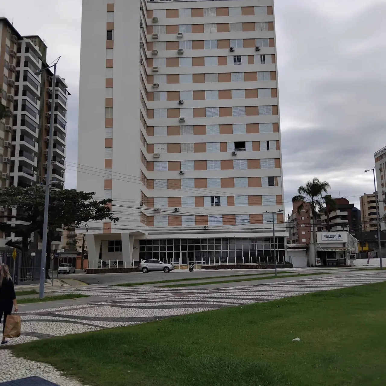 Caiobá apto pé na areia 05 pessoas smartv e wi-fi
