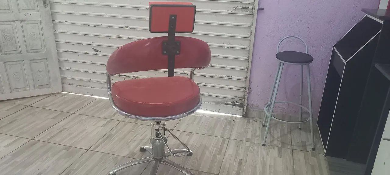 Cadeira de cabelereiro/barbeiro + Balcão com espelho, luz e gavetas - Foto 2