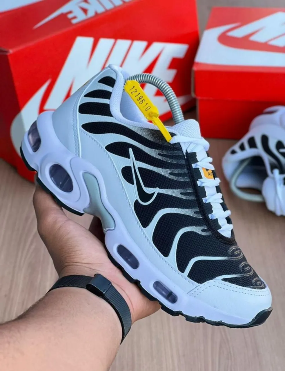 Nike Air Max Plus TN - Preto e Branco