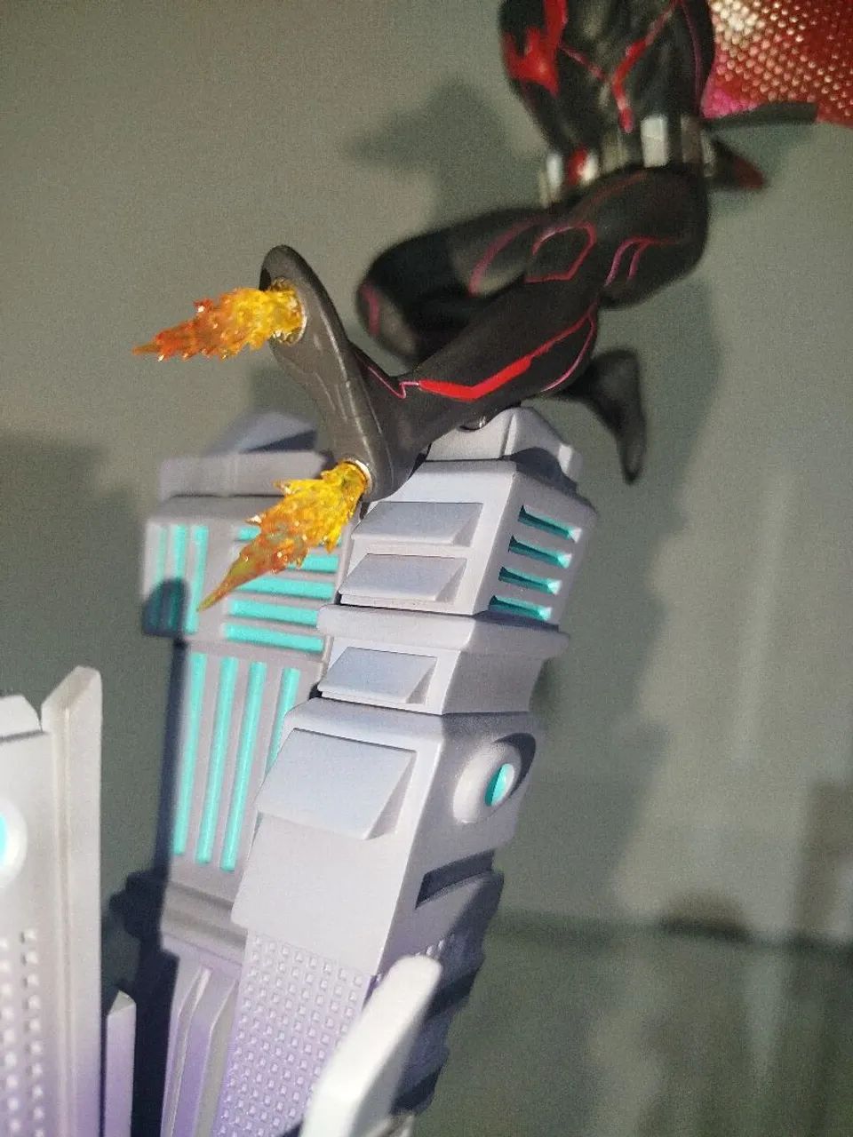  Batman Beyond ( Batman do Futuro) Iron Studios 1/10 - Foto 5