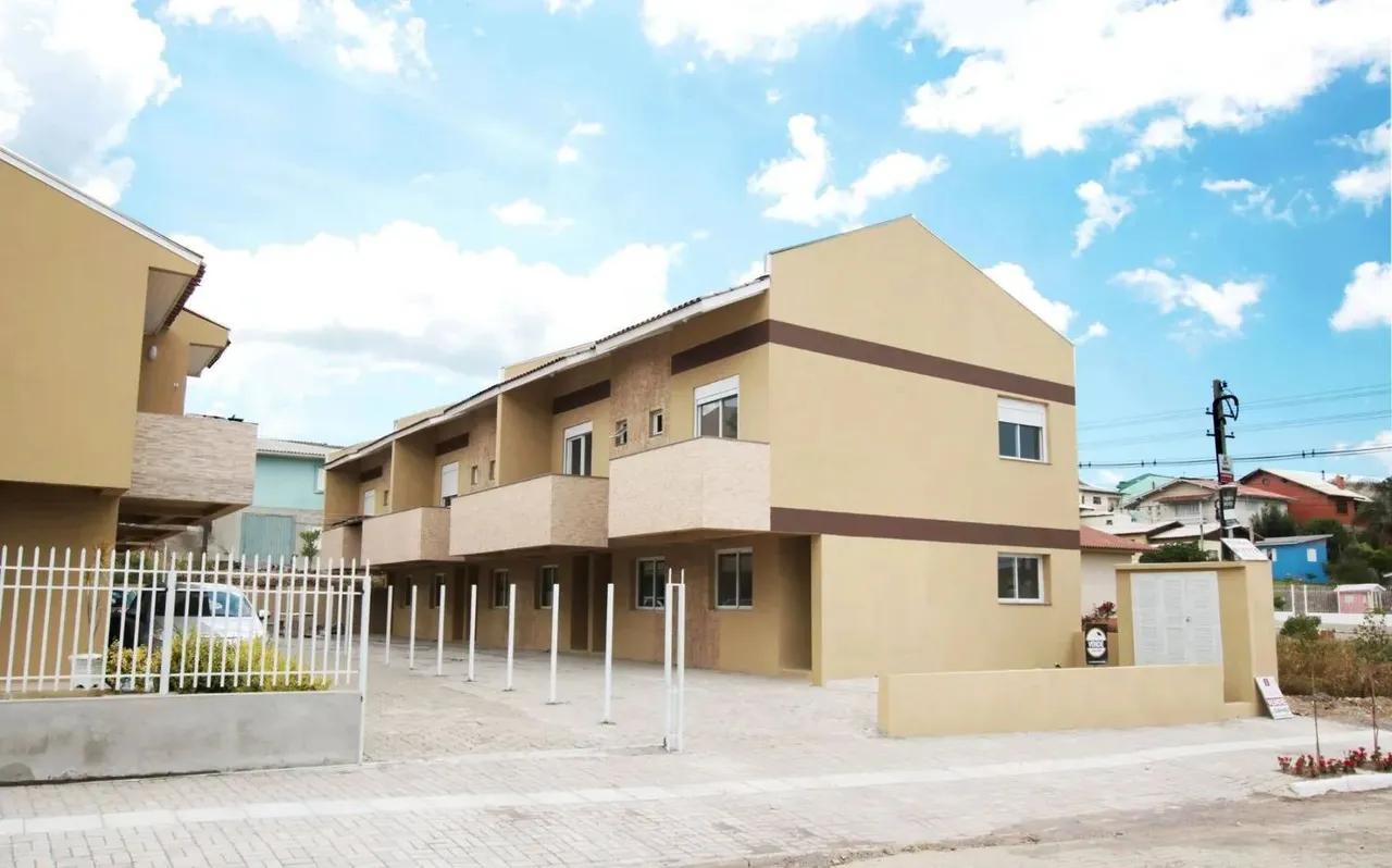 Sobrado à venda no bairro América, em Farroupilha/RS. Com 2 dormitórios, sala e cozinha, b