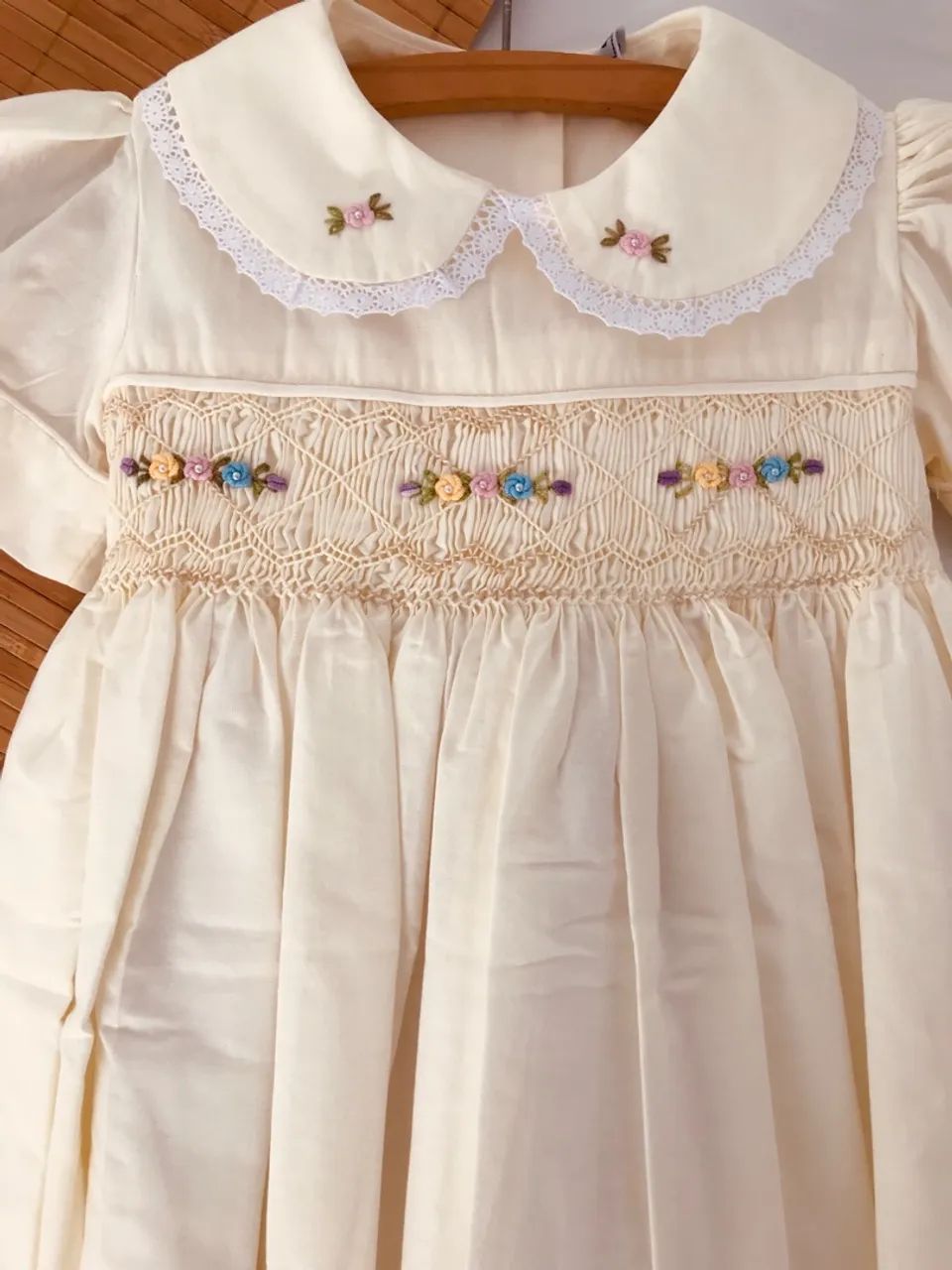 Vestido de festa bordado floral e detalhes em renascença  - Foto 4