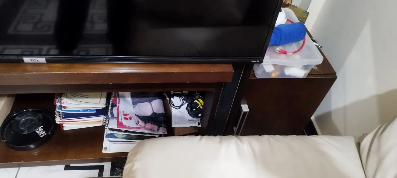 Estante de madeira para sala com prateleiras e nichos - Foto 3