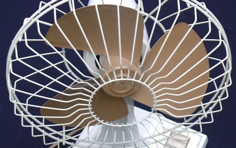 Ventilador antigo Britânia LEIA o anúncio! - Foto 5
