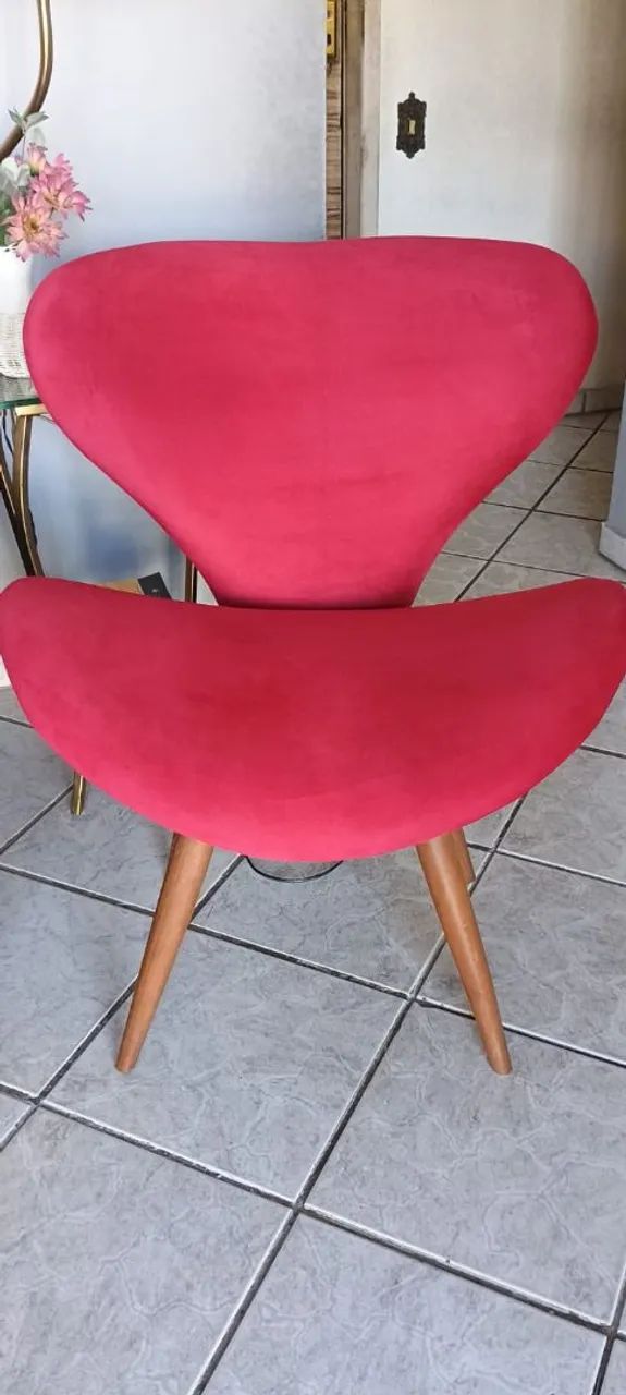 Cadeira Decorativa Vermelha em Tecido - Foto 4