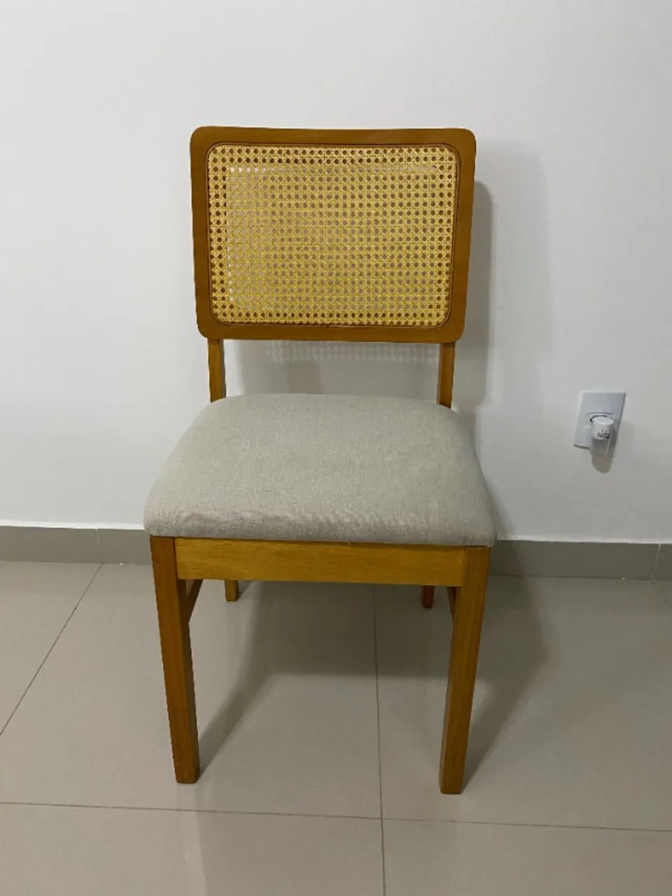 Cadeiras - Madeira Maciça - Encosto Telinha - Assento Estofado Linho