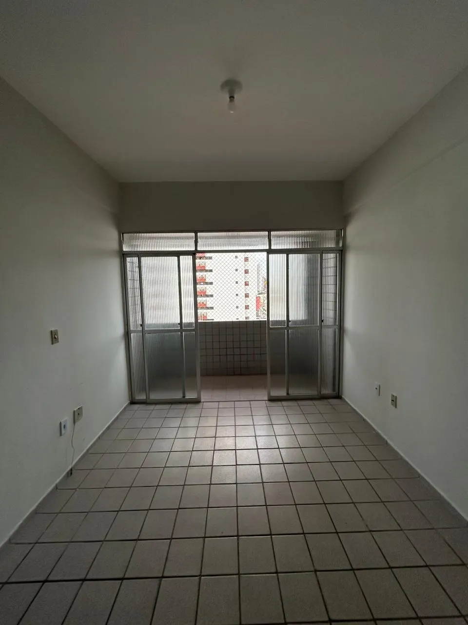 ALUGO excelente apartamento no Bairro dos Estados, 03 quartos + DCE, R$ 2.500,00 Cond. Inc