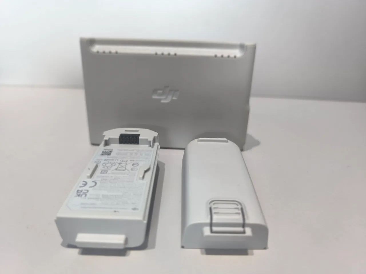 Kit 2 Baterias e Hub de carregamento Dji Neo 1. Pouquissimo uso.