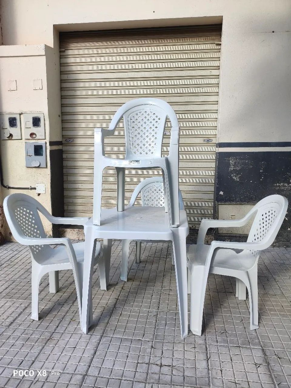 Conjunto 4 Cadeiras e 1 Mesas novos modelos poltrona. - Foto 4