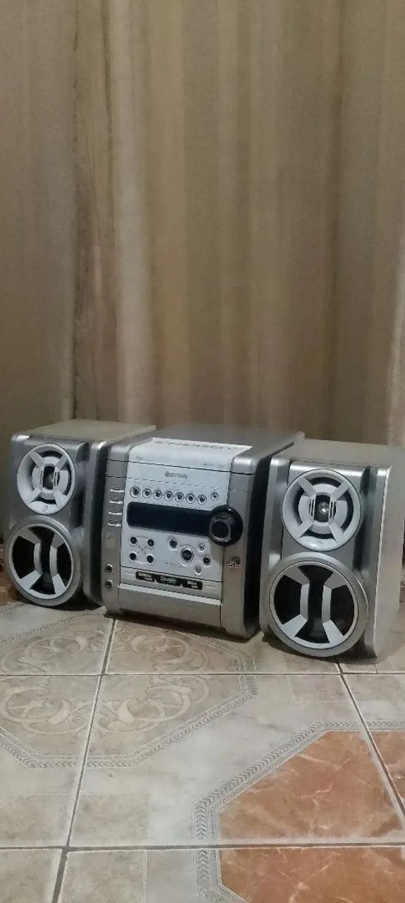 Mini System Gradiente AS-M430 - 3 CDs / MP3 / Entrada Auxiliar e Karaokê