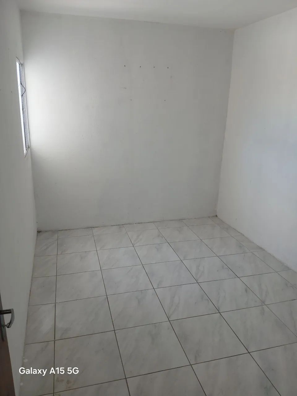 Aluga-se apto  1.200.00 