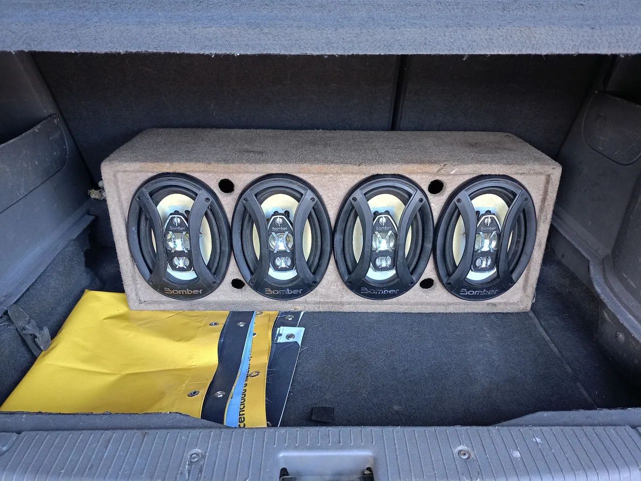 Vendo Caixa de Som 6X9