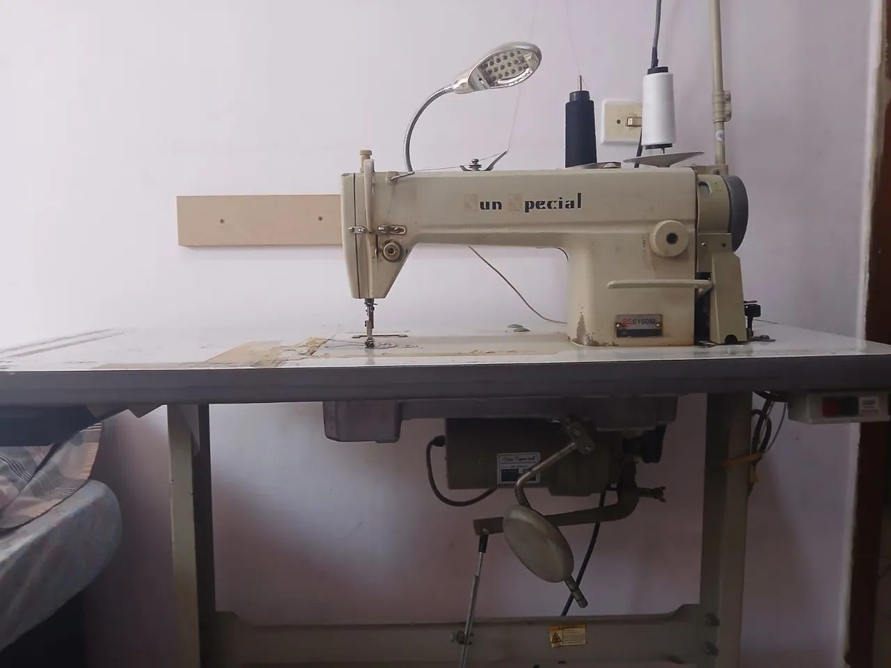 Máquina Reta Industrial.