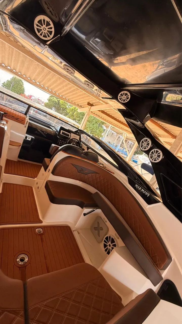 Lancha NX 290 com motor Mercruiser e rabeta bravo, muito nova, ano 2024  - Foto 6