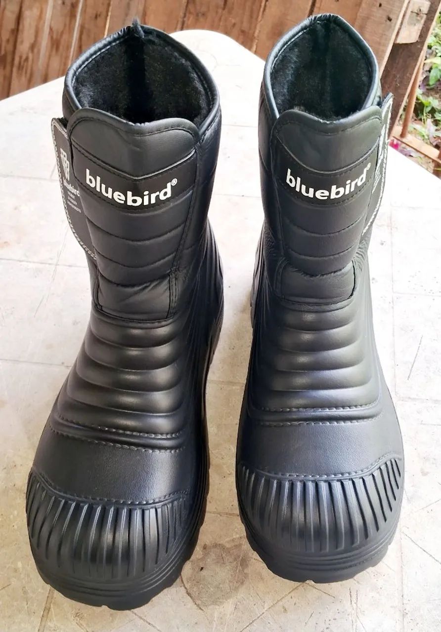 Bota de neve peluciada nova 42