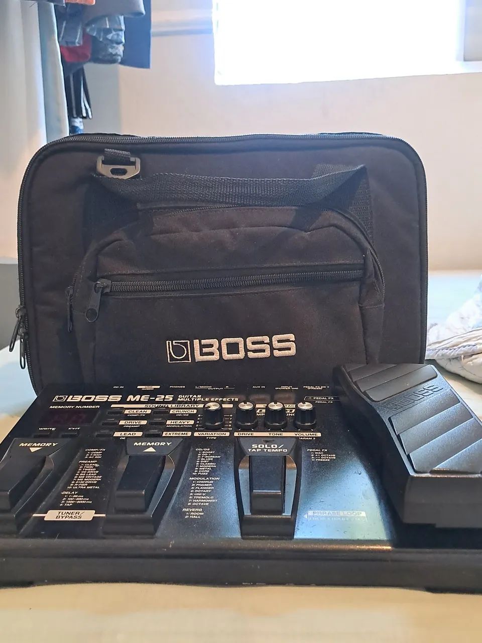 Pedaleira Boss ME 25