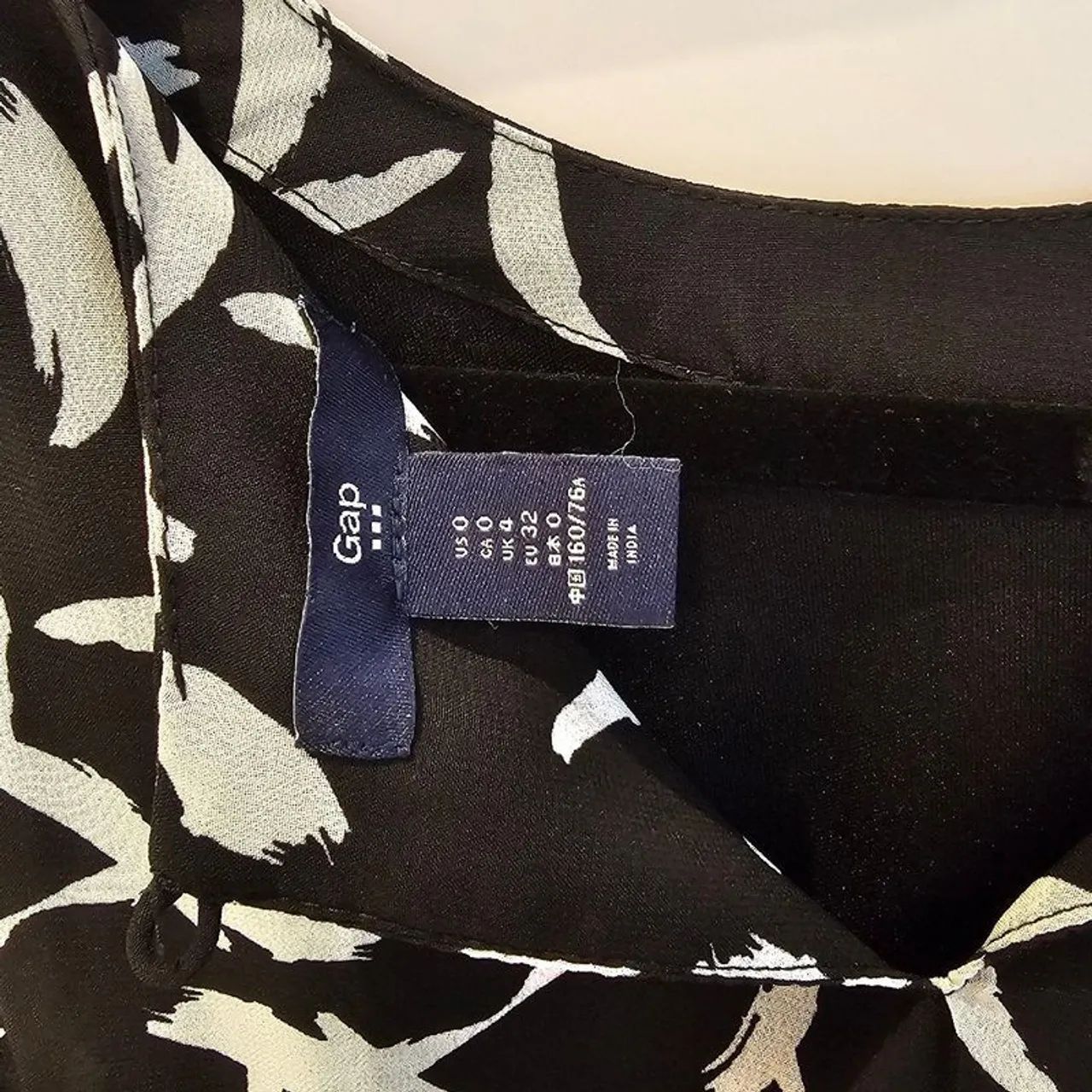 Vestido GAP preto e branco - pouco uso  - Foto 4