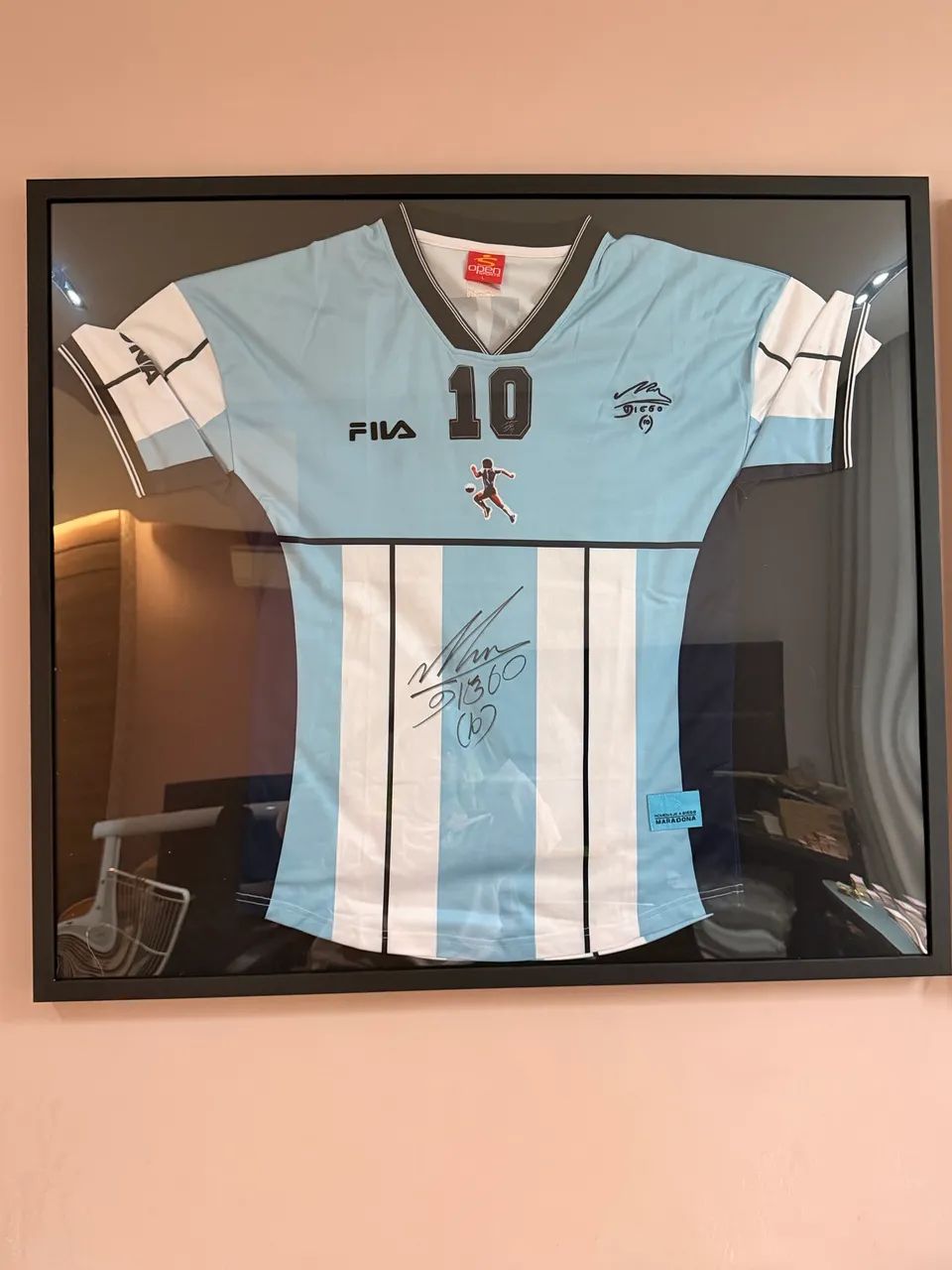 Camisa autografada do Maradona com certificado ICONS de autenticidade  - Foto 3