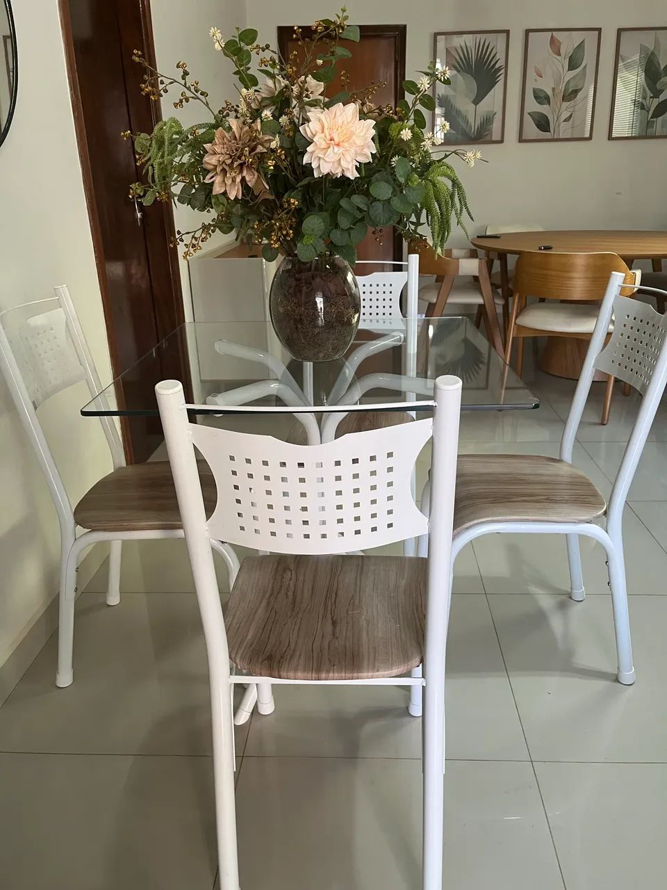 Mesa com 4 cadeiras 