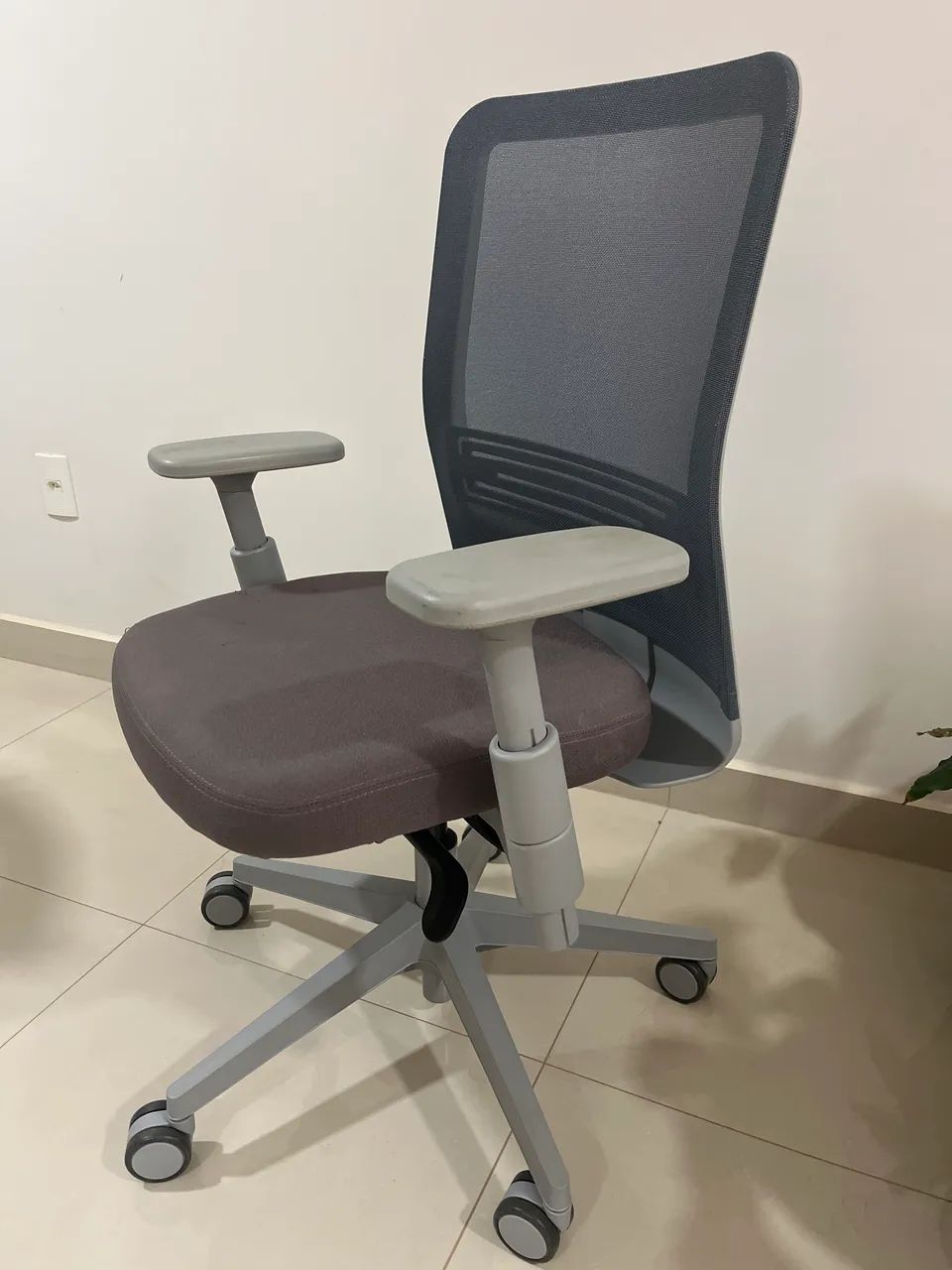 Cadeira de escritório Flexform em ótima condição - retirada negociável - Foto 4
