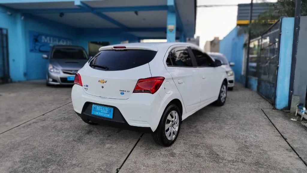 Chevrolet Onix Hatch LT 1.4 8V Flex Power Mec. 4P 2017 - Foto 4