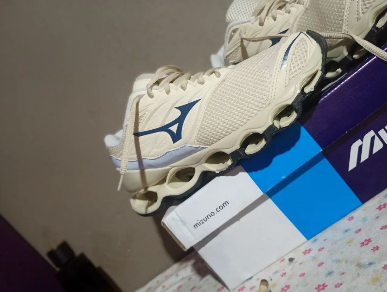 Vendo Mizuno prophecy 11s beje novo zero - Calçados - Augusta