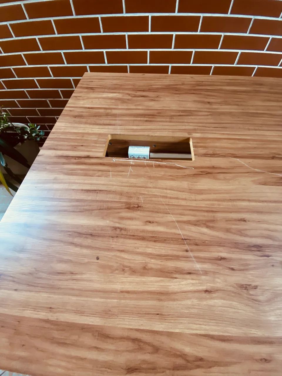 Mesa escritório 2,00 X 1,20  com tomadas - Foto 3