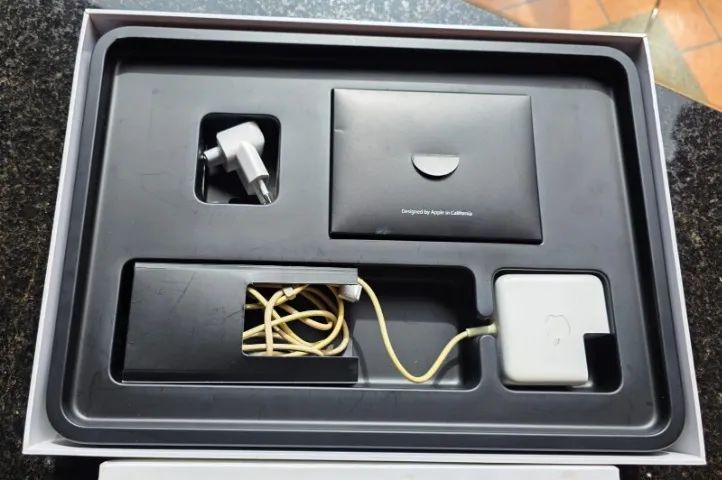 MacBook Air 2017 - Caixa e carregador original - Foto 2