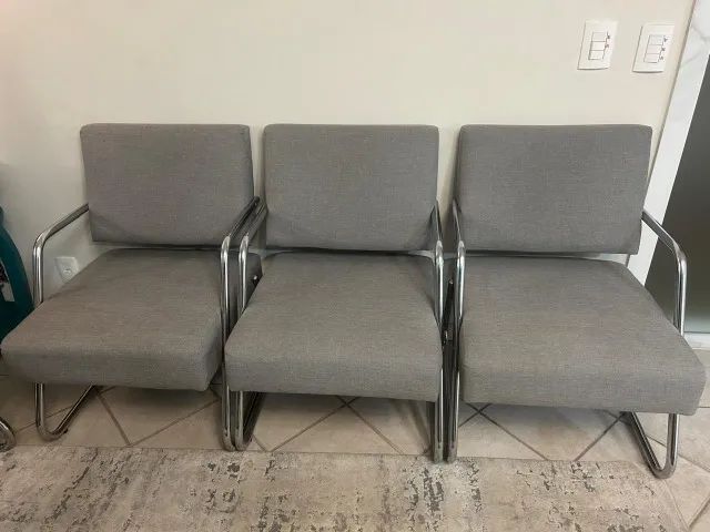5 Cadeiras (poltronas) estofadas de sala/escritório