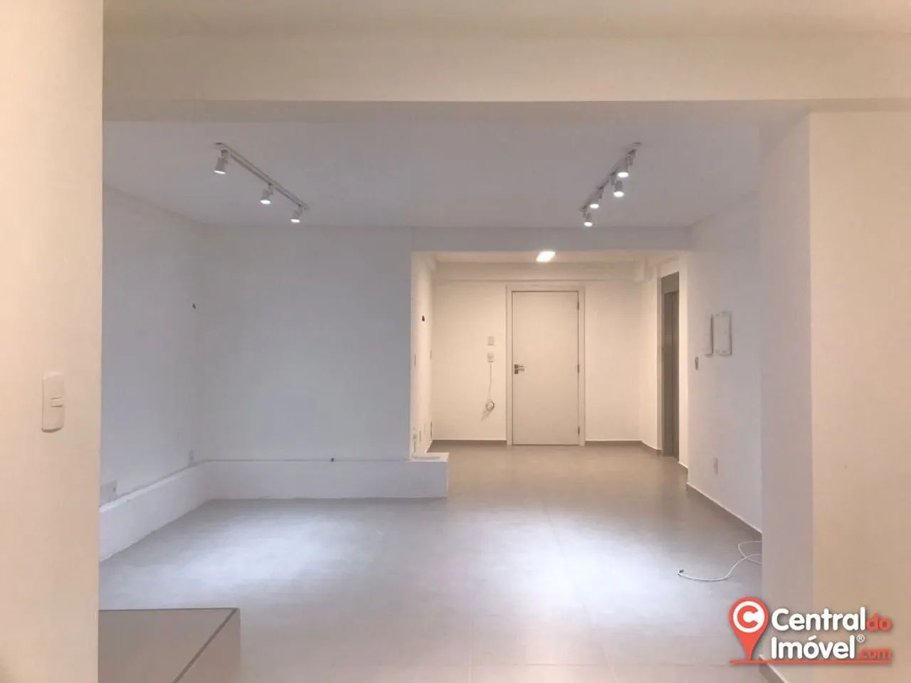 Sala comercial com 200m² na Av. Atlântica  Espaço e visibilidade