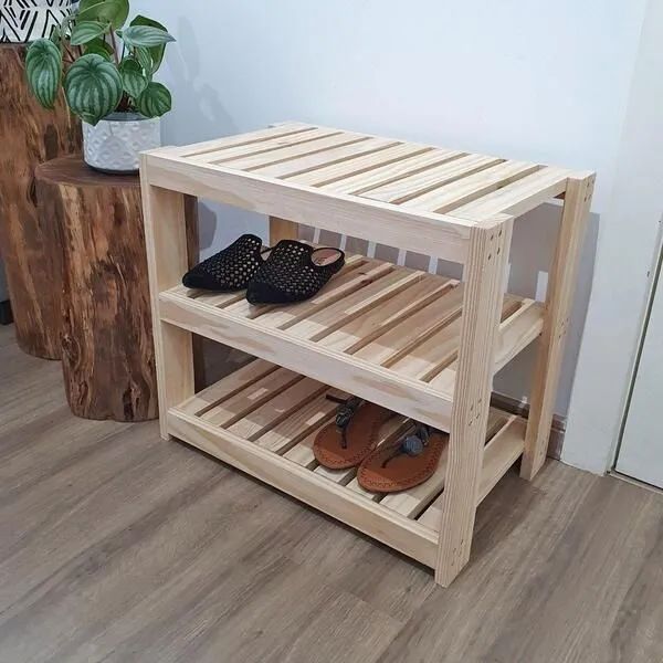Sapateira em pinus