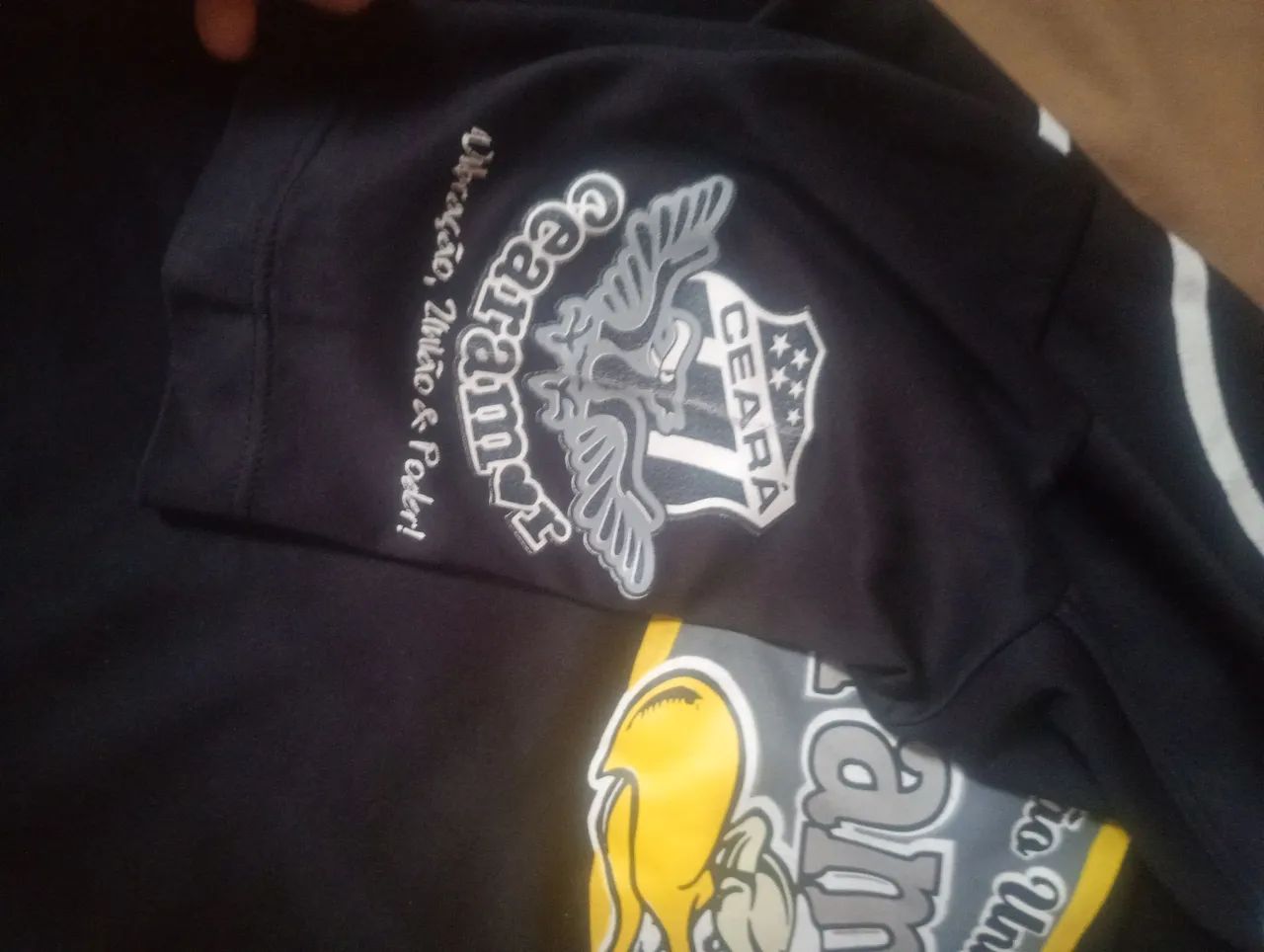 Vendo ou troco duas camisa  - Foto 3