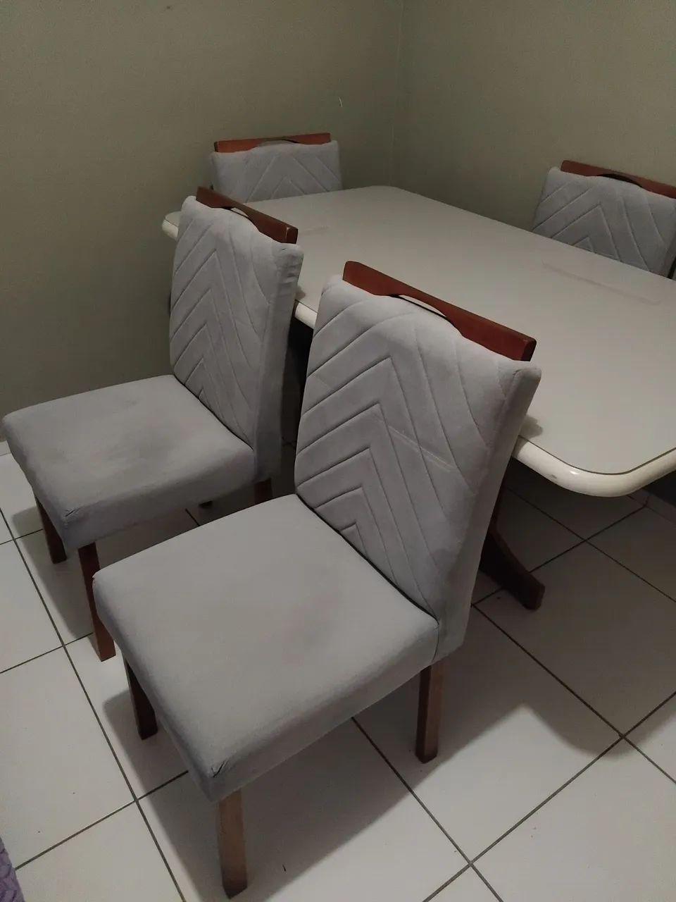 Vendo mesa com cadeiras  - Foto 3