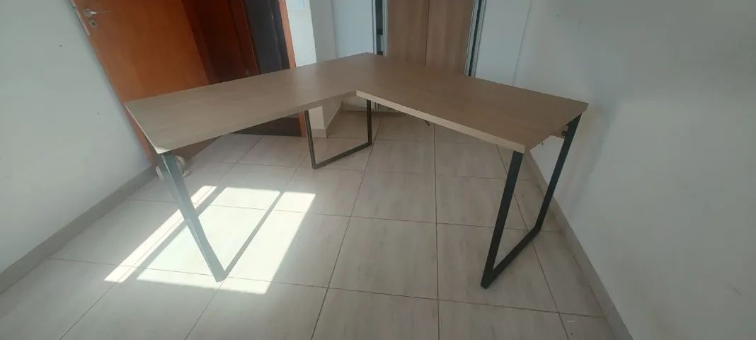 Mesa de escritório industrial em L - Foto 2