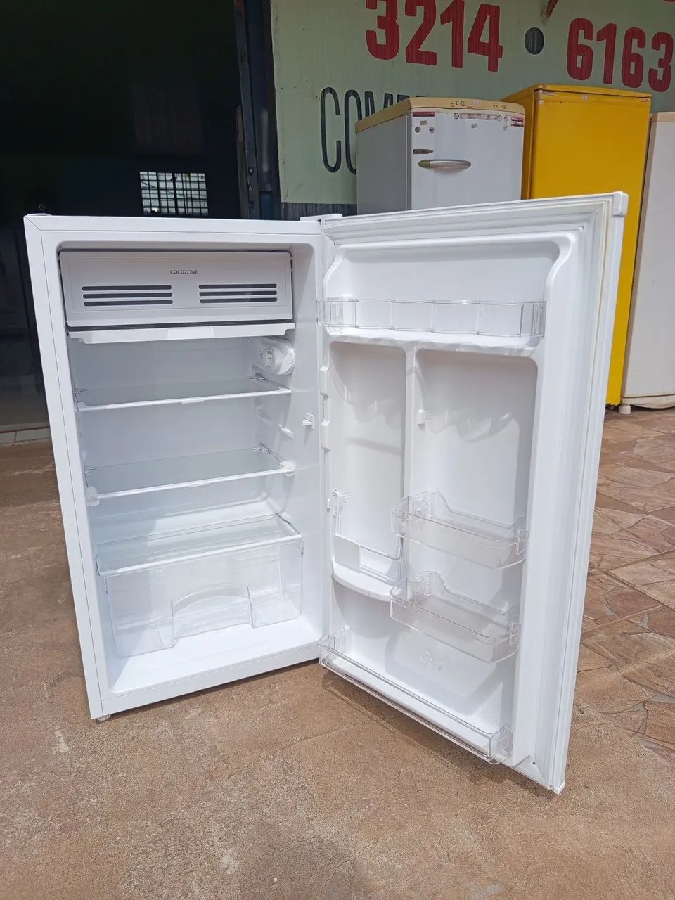 Frigobar Electrolux 90 Litros com controle de temperatura Efficient Branco EM90. - Foto 3