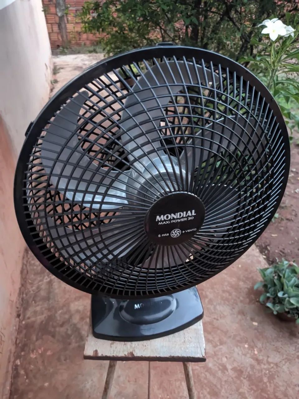 Ventilador Mundial 110v pouco tempo de uso 