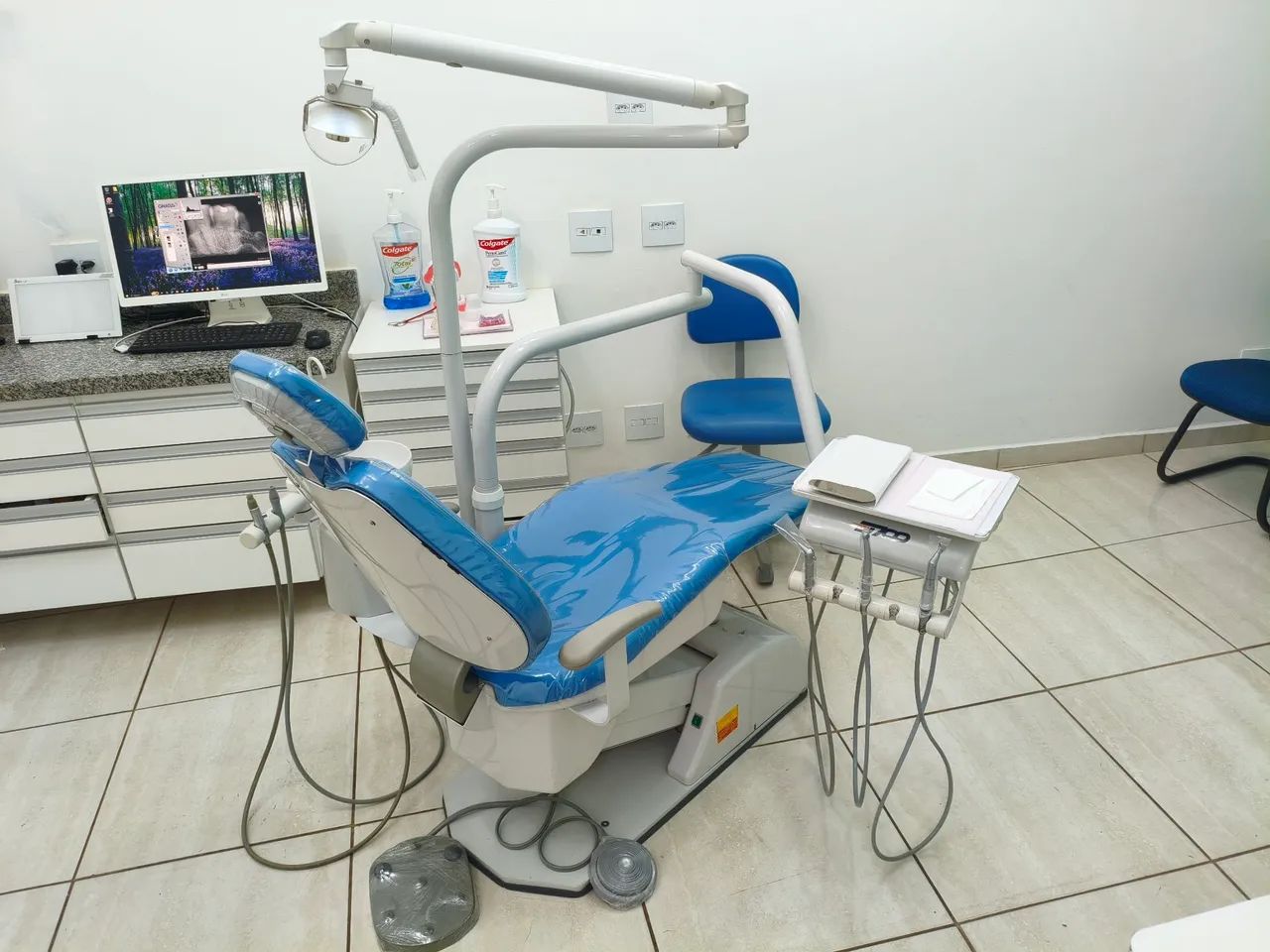 Cadeira Odontológica D700 semi nova. - Foto 4