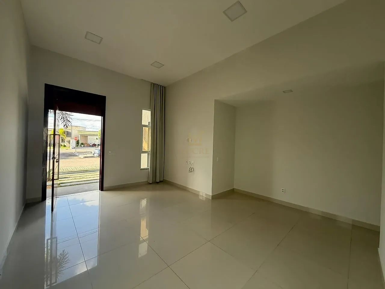 Casa térrea com 3 quartos e amplo terreno - Central Park 2 - Foto 4