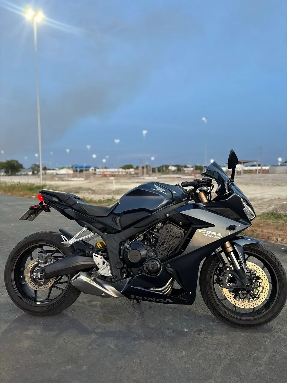 CBR 650R 2021 - Foto 2