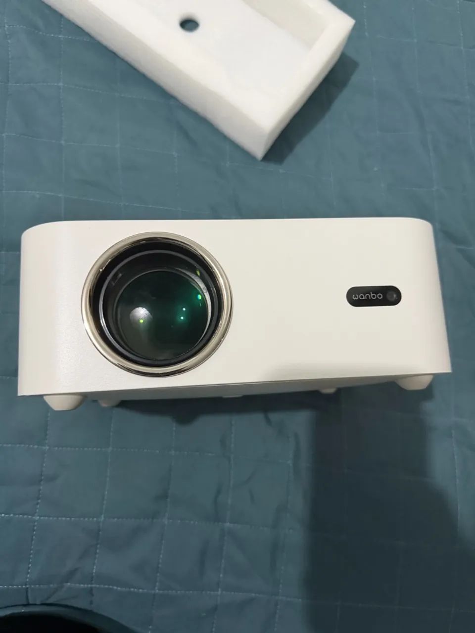 Projetor com tela de brinde