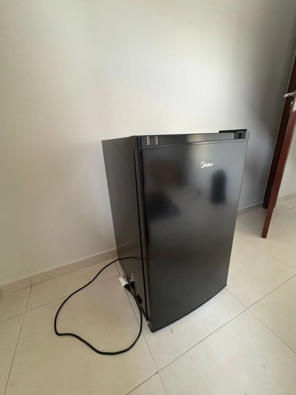 Frigobar Midea 124 litros 