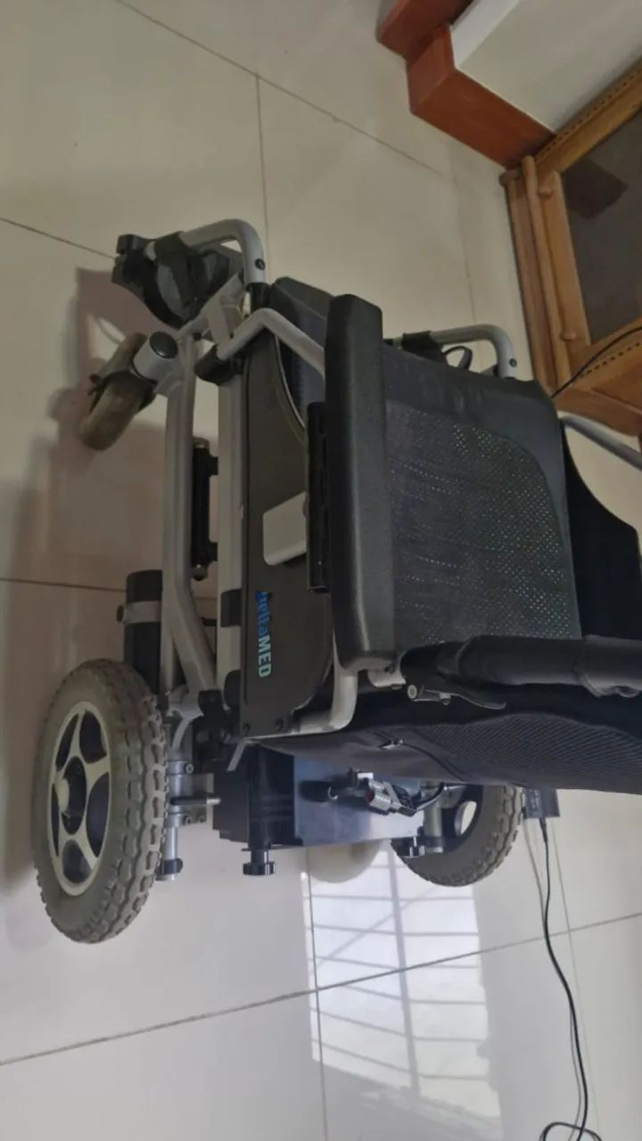 Cadeira de rodas elétrica motorizada D1000 Dellamed - Foto 4