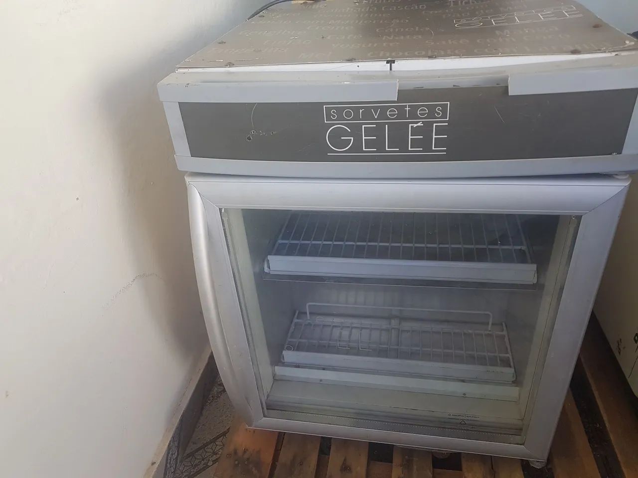Freezer metalfrio vertical 